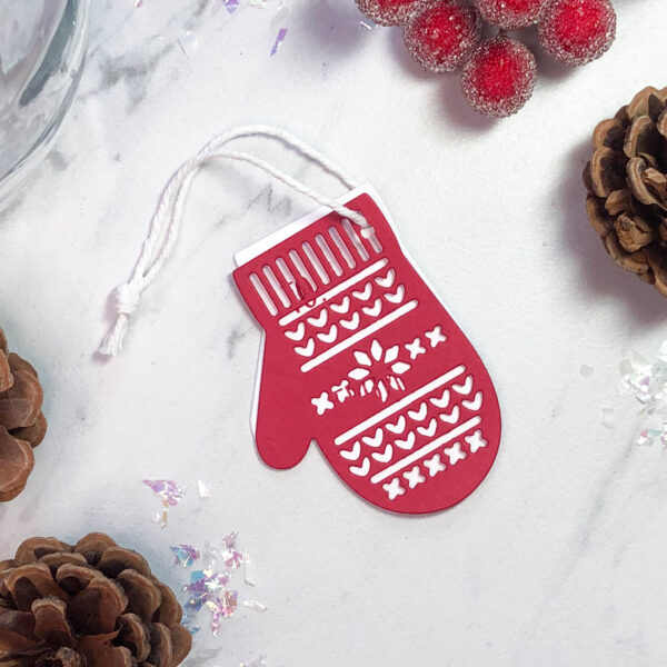 Red mitten gift tag